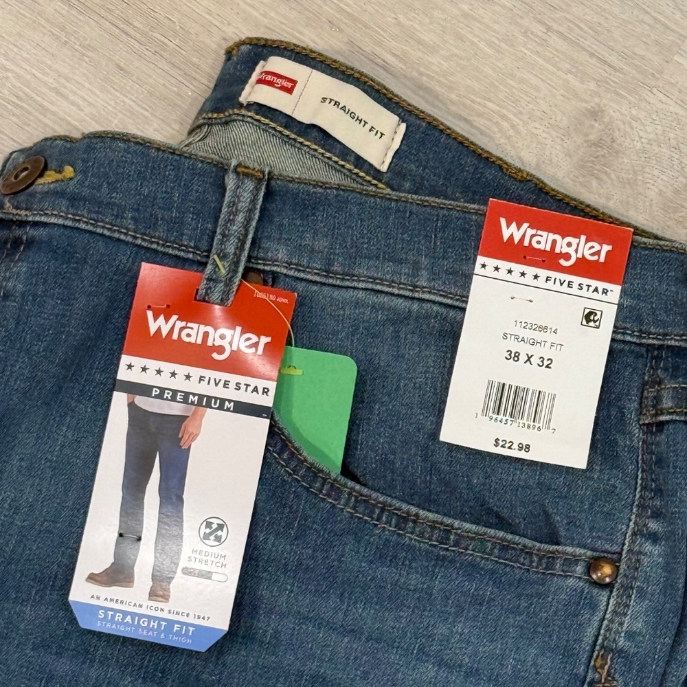 NWT Wrangler 5 Star Premium Jeans Medium Stretch Size 38 x 32 - Picture 2 of 9